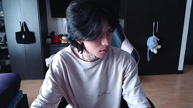 Snapshot of xIce_Boy chatting on 12/16/25, 01:48 xIce Boy online show from 12/16/25, 01:48