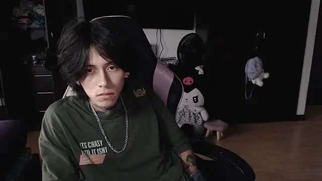 Snapshot of xIce_Boy chatting on 12/17/25, 10:04 xIce Boy online show from 12/17/25, 10:04