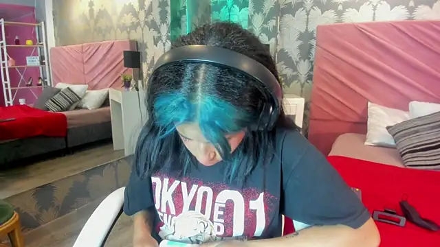 Karin Ks online show from 10/28/25, 07:13