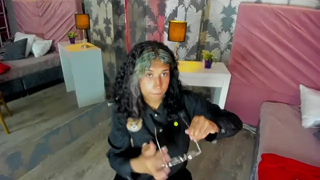 Karin Ks online show from 11/28/25, 09:04