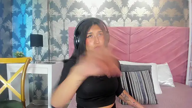 Karin Ks online show from 10/23/25, 07:12