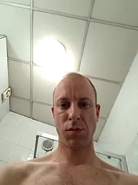 Snapshot of svenpfeifer chatting on 03/17/25, 12:21 svenpfeifer online show from 03/17/25, 12:21