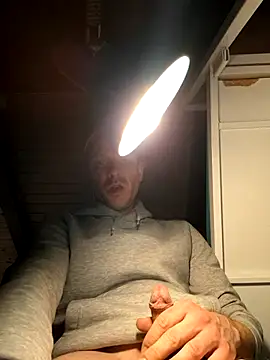 Snapshot of svenpfeifer chatting on 03/22/25, 08:40 svenpfeifer online show from 03/22/25, 08:40