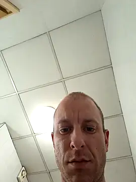 Snapshot of svenpfeifer chatting on 03/19/25, 01:40 svenpfeifer online show from 03/19/25, 01:40