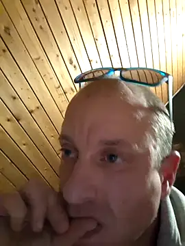 Snapshot of svenpfeifer chatting on 03/20/25, 02:29 svenpfeifer online show from 03/20/25, 02:29