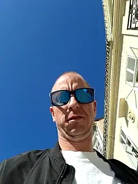 Snapshot of svenpfeifer chatting on 03/20/25, 08:53 svenpfeifer online show from 03/20/25, 08:53