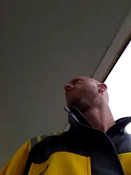 Snapshot of svenpfeifer chatting on 10/20/25, 02:50 svenpfeifer online show from 10/20/25, 02:50