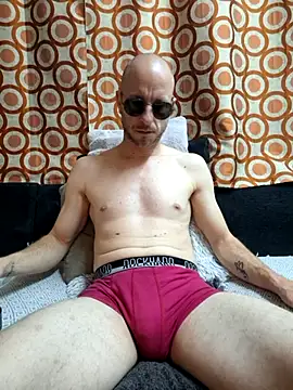 Snapshot of svenpfeifer chatting on 10/22/25, 02:27 svenpfeifer online show from 10/22/25, 02:27