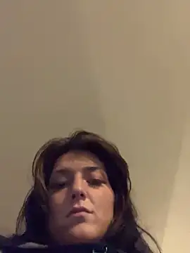 Snapshot of 2brokegirlz chatting on 03/17/25, 07:24 2brokegirlz online show from 03/17/25, 07:24