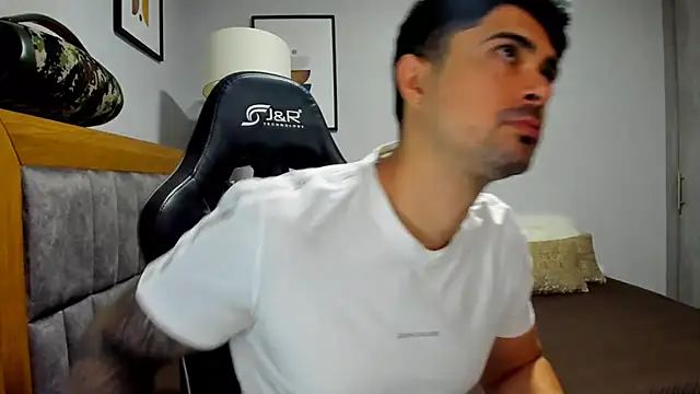 Snapshot of Dante_Storm chatting on 12/14/25, 08:53 Dante Storm online show from 12/14/25, 08:53