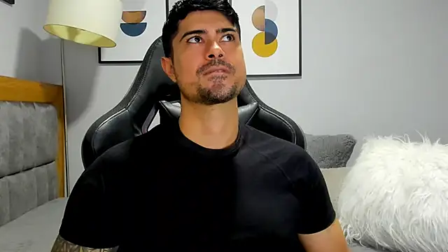 Snapshot of Dante_Storm chatting on 11/06/25, 04:05 Dante Storm online show from 11/06/25, 04:05