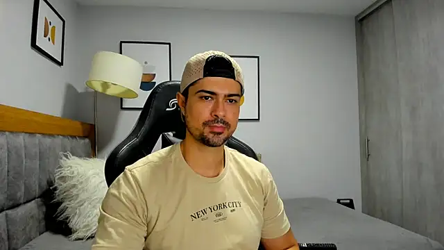 Snapshot of Dante_Storm chatting on 11/07/25, 06:29 Dante Storm online show from 11/07/25, 06:29