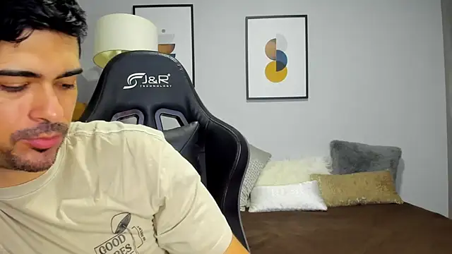 Snapshot of Dante_Storm chatting on 12/15/25, 04:07 Dante Storm online show from 12/15/25, 04:07