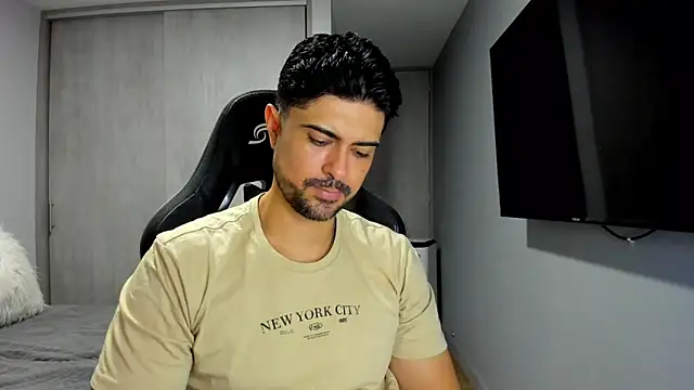 Snapshot of Dante_Storm chatting on 11/19/25, 04:40 Dante Storm online show from 11/19/25, 04:40