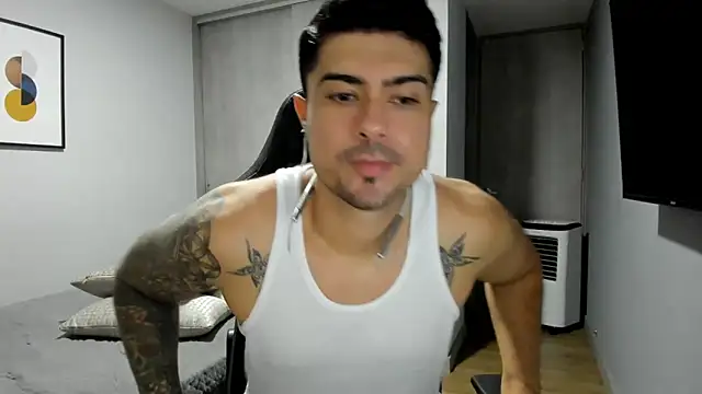 Snapshot of Dante_Storm chatting on 10/24/25, 04:55 Dante Storm online show from 10/24/25, 04:55