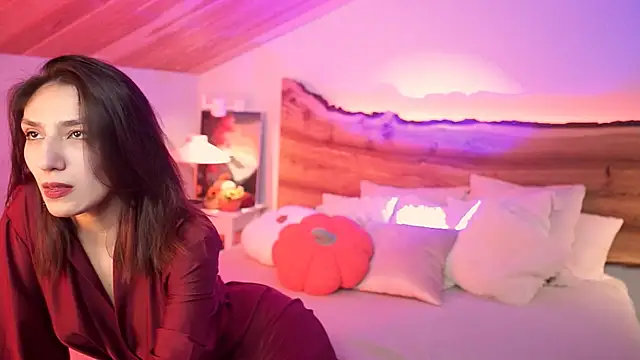 Snapshot of RoxannaG chatting on 10/14/25, 11:47 RoxannaG online show from 10/14/25, 11:47