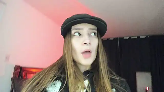 Hat girl online show from 11/20/25, 05:41