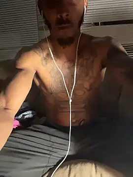 Snapshot of Foxdaguy chatting on 12/02/25, 06:48 Foxdaguy online show from 12/02/25, 06:48