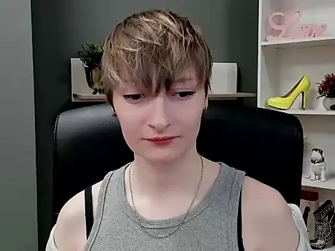 Snapshot of hottieBlair chatting on 10/21/25, 06:13 hottieBlair online show from 10/21/25, 06:13