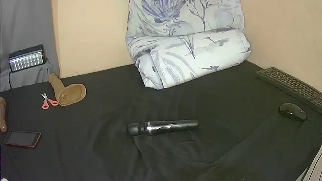 Snapshot of XhosaBoobs4U chatting on 10/17/25, 07:37 XhosaBoobs4U online show from 10/17/25, 07:37