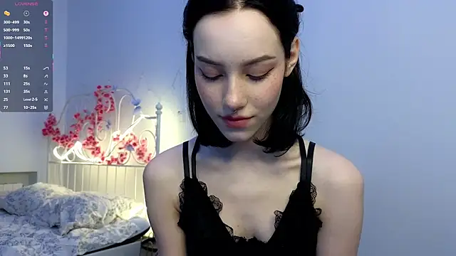 Snapshot of glamourr chatting on 09/17/25, 08:00 glamourr online show from 09/17/25, 08:00