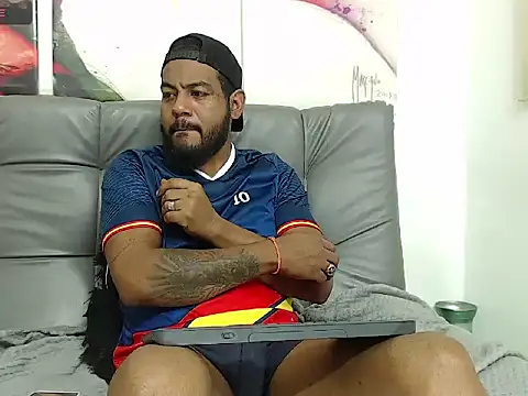 BladeFoxxx1 online show from 11/11/25, 07:14