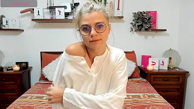 HaleyReedme online show from 10/05/25, 09:44