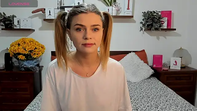HaleyReedme online show from 10/31/25, 07:49