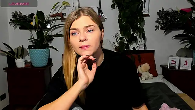 HaleyReedme online show from 11/26/25, 08:14