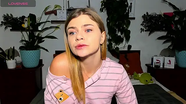 HaleyReedme online show from 11/25/25, 08:14