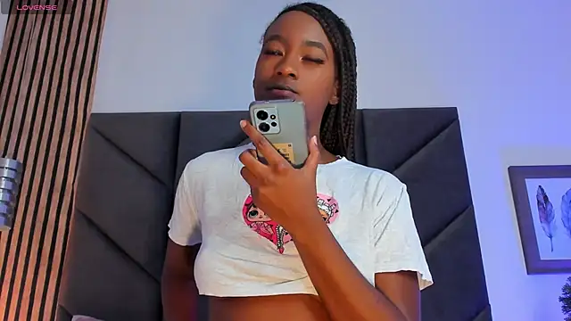 Snapshot of Kendallross28 chatting on 09/16/25, 01:56 Kendallross28 online show from 09/16/25, 01:56