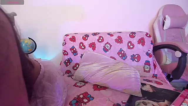 kitty-kryss online show from 06/18/26, 12:54