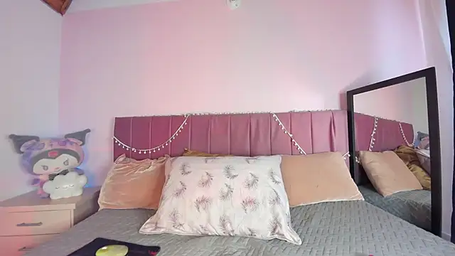 Snapshot of kitty-kryss chatting on 11/05/25, 12:52 kitty-kryss online show from 11/05/25, 12:52