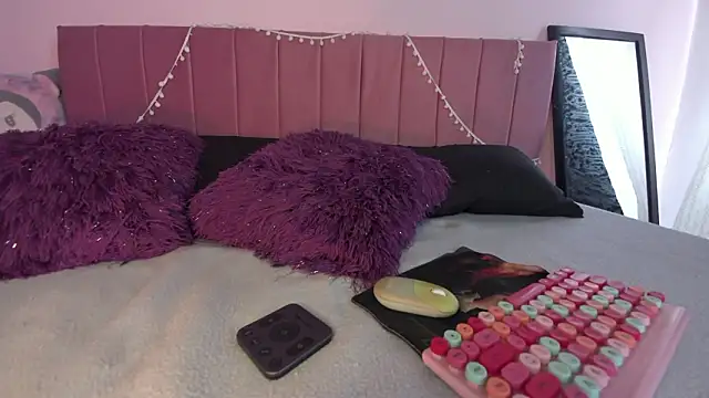 kitty-kryss online show from 03/17/26, 04:10