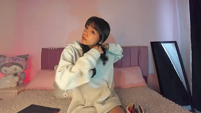 Snapshot of kitty-kryss chatting on 10/23/25, 02:05 kitty-kryss online show from 10/23/25, 02:05