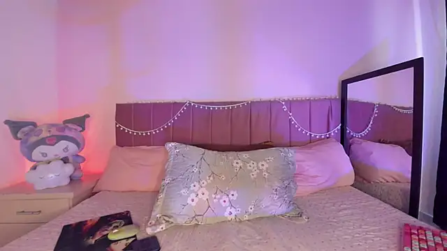 Snapshot of kitty-kryss chatting on 10/28/25, 12:37 kitty-kryss online show from 10/28/25, 12:37