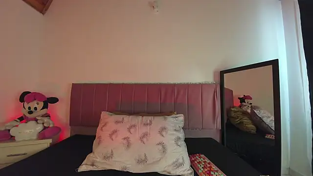 Snapshot of kitty-kryss chatting on 09/10/25, 01:10 kitty-kryss online show from 09/10/25, 01:10