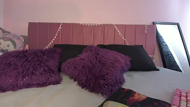 kitty-kryss online show from 03/25/26, 03:22