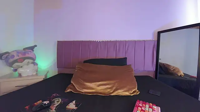 Snapshot of kitty-kryss chatting on 09/27/25, 02:12 kitty-kryss online show from 09/27/25, 02:12