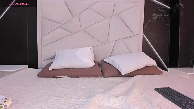 JulietSofia online show from 04/14/26, 08:14