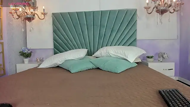 JulietSofia online show from 12/16/25, 03:44