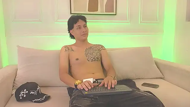 Snapshot of Stone_grey1_ chatting on 05/15/26, 03:59 Stone grey1 online show from 05/15/26, 03:59