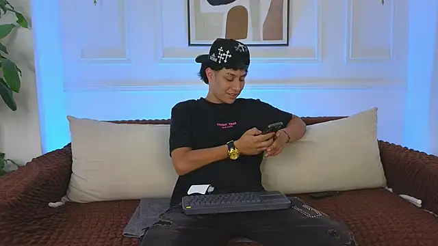 Snapshot of Stone_grey1_ chatting on 05/23/26, 03:38 Stone grey1 online show from 05/23/26, 03:38
