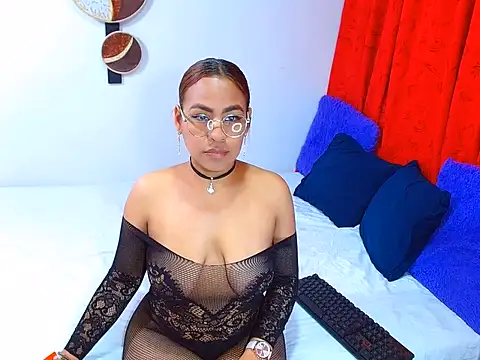 Snapshot of SharonCasttle chatting on 07/24/26, 01:07 SharonCasttle online show from 07/24/26, 01:07