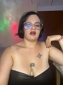 Snapshot of Mistress_Niky_ chatting on 04/13/26, 09:41 Mistress Niky online show from 04/13/26, 09:41