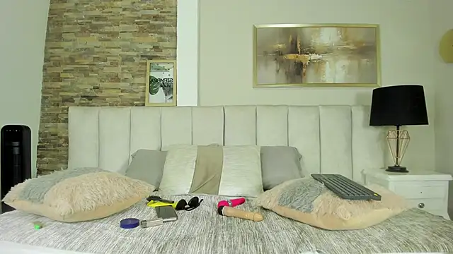 laura latinhot1 online show from 12/19/25, 09:06