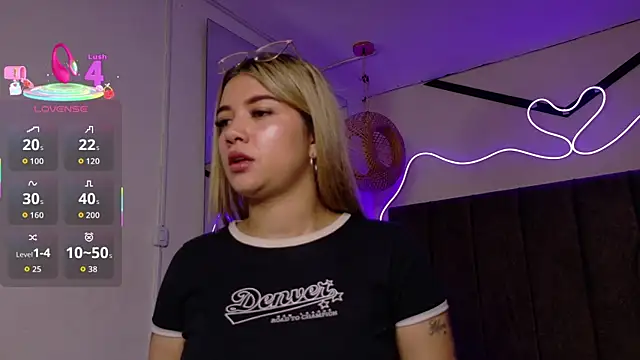 Snapshot of natasha__black chatting on 09/28/25, 07:32 natasha black online show from 09/28/25, 07:32