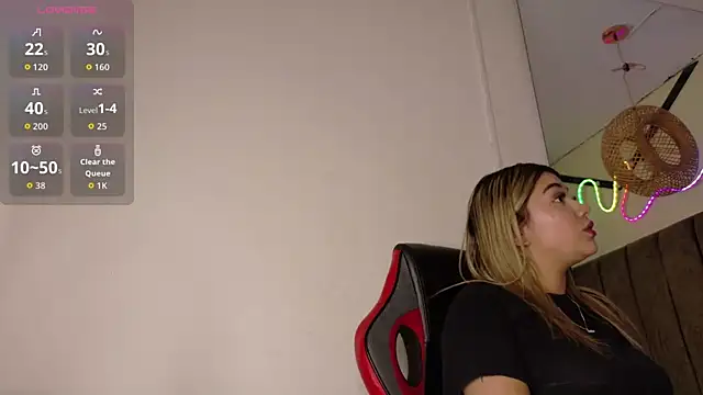 Snapshot of natasha__black chatting on 11/21/25, 07:35 natasha black online show from 11/21/25, 07:35