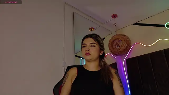 Snapshot of natasha__black chatting on 12/17/25, 07:30 natasha black online show from 12/17/25, 07:30