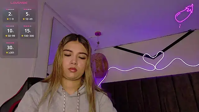 Snapshot of natasha__black chatting on 10/28/25, 07:35 natasha black online show from 10/28/25, 07:35